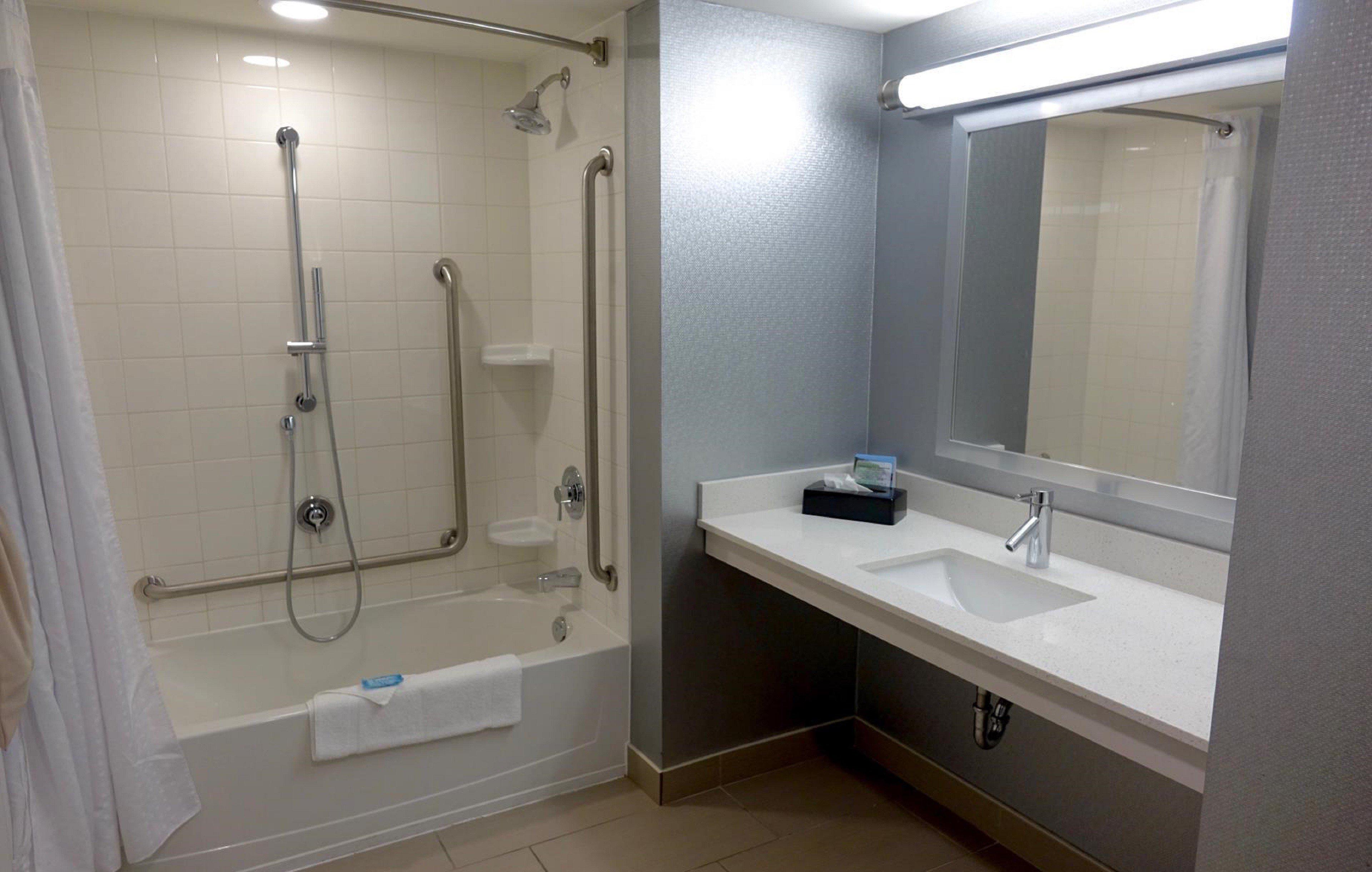 Holiday Inn Express & Suites Oshawa Downtown - Toronto Area By Ihg Экстерьер фото