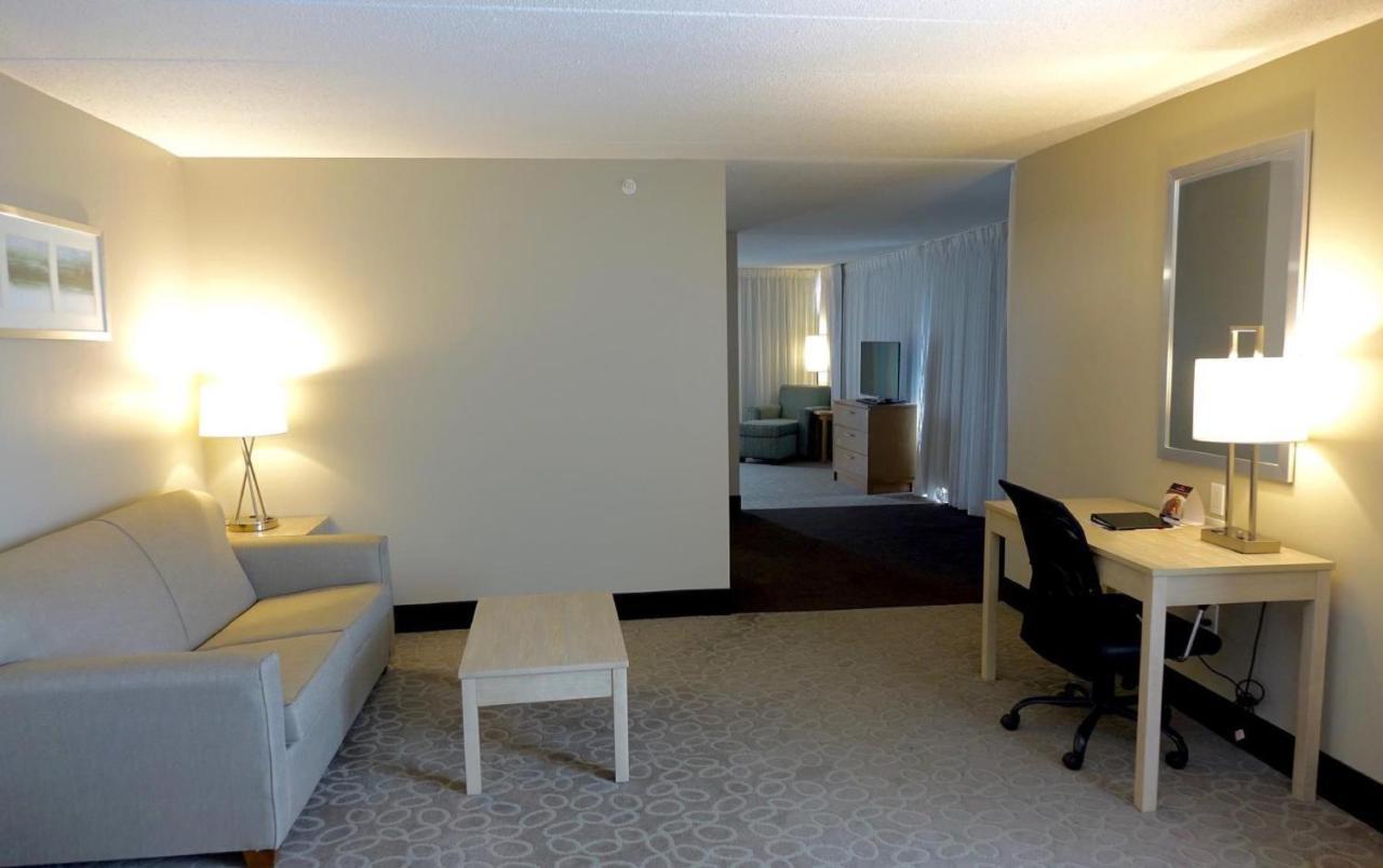 Holiday Inn Express & Suites Oshawa Downtown - Toronto Area By Ihg Экстерьер фото