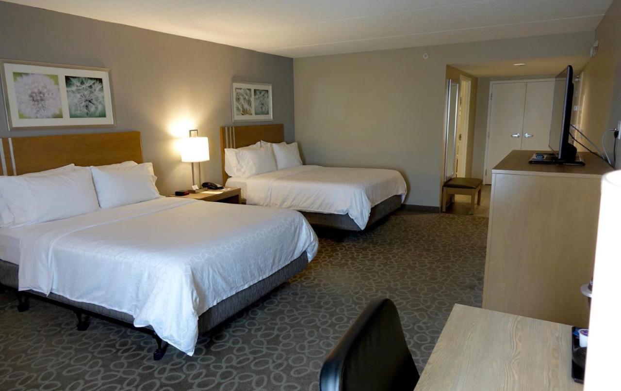 Holiday Inn Express & Suites Oshawa Downtown - Toronto Area By Ihg Экстерьер фото